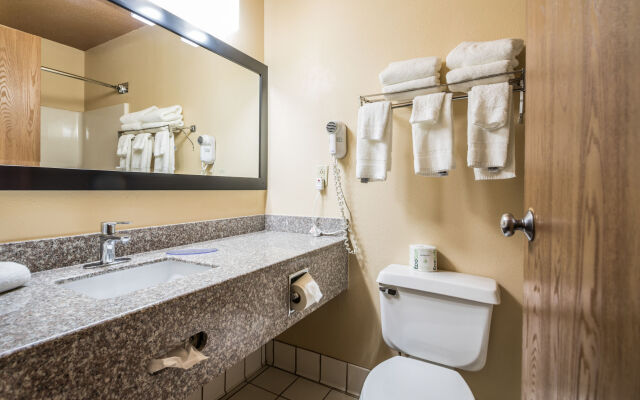 Quality Inn Dubuque on Hwy 20