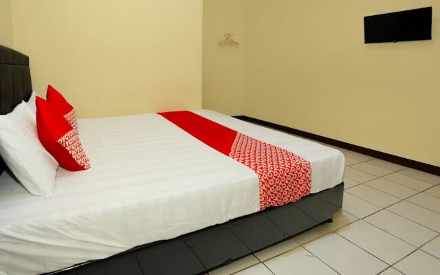 OYO 93136 Hotel Santo Djaya 2