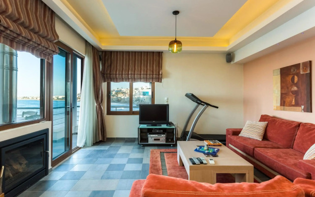 Cavo Seaside Suites