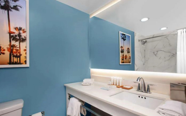 Radisson Resort Miami Beach