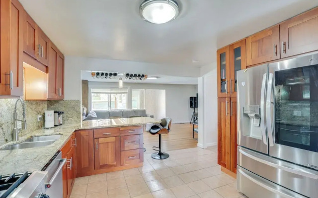 Renton Home: Gazebo w/ TV & Bbq, 15 Mi to Seattle