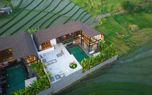 Villa Mango 3 - Amazing 4-bdr Villa in Berawa ! PERFECT LOCATION !