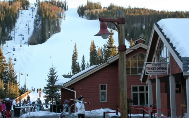 River Bank Lodge 2917