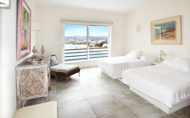 Villas Carey Condo