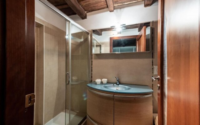 Elena in Roma with 1 bedrooms and 1 bathrooms