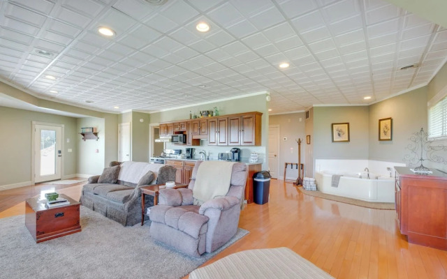 'holmes With a View' Studio: Millersburg Retreat!