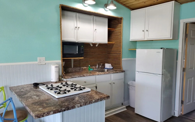 Nautical That One Apartment Near City Attractions by Redawning
