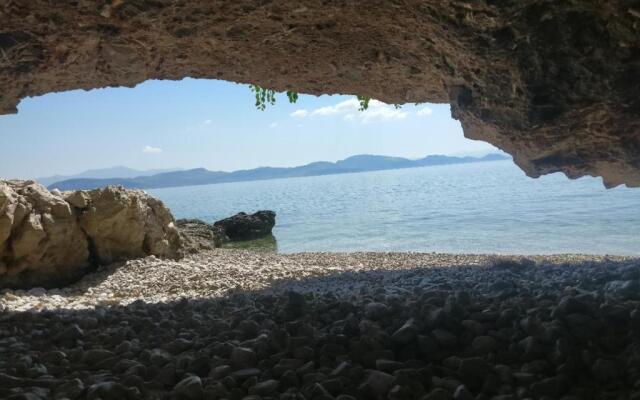 Kiveri Cave Apartment D6