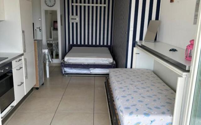 RICCIO BLU pochi passi dal mare