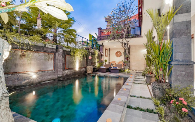 Ayu Sari Guesthouse by Mahaputra