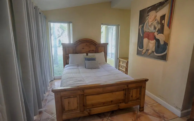 Spacious & Conveniently Located Miami Airport Home