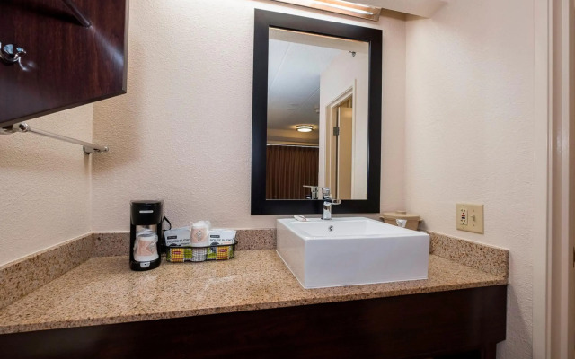 Red Roof Inn PLUS+ Boston - Framingham