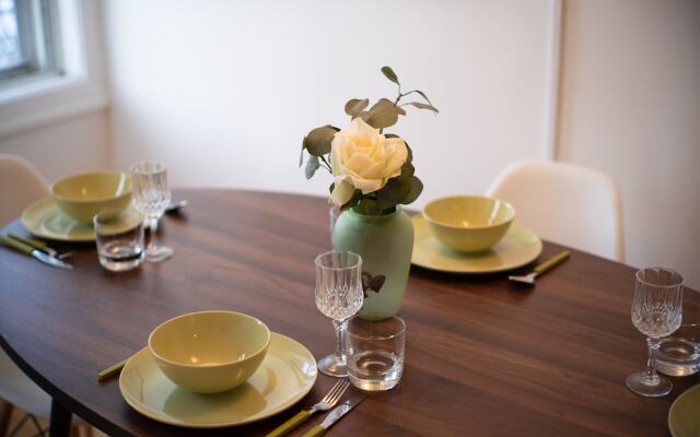 SUPERB 1 Bed Apt. Steps Away From Metro