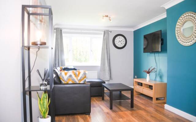 2ndhomestays -willenhall-charming 3-bedroom Home