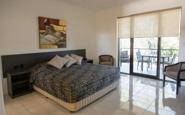 Western Gateway Motel and Apartments – Guest Rooms – Emerald