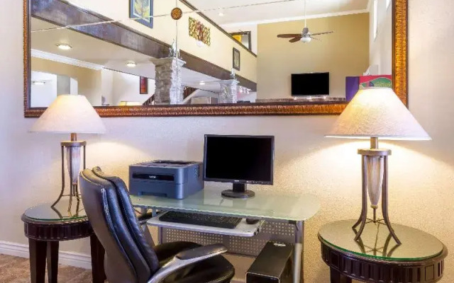 Super 8 Goodyear/Phoenix Area