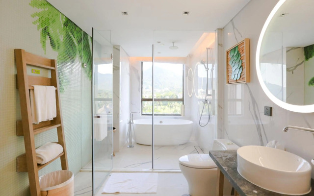 Holiday Inn Resort Qionghai Guantang by IHG