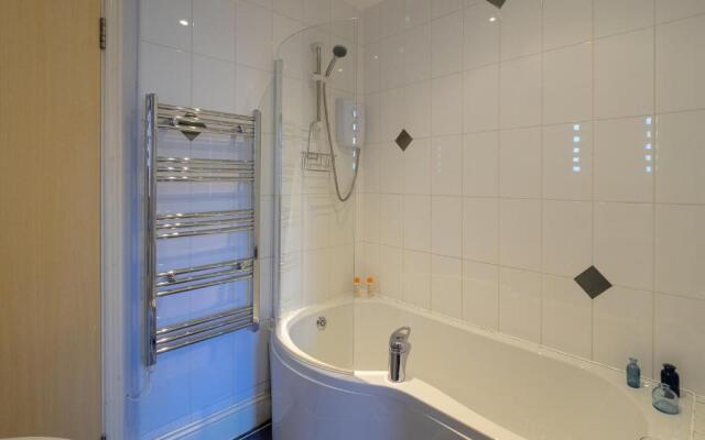 Apartment 16 Broadway House