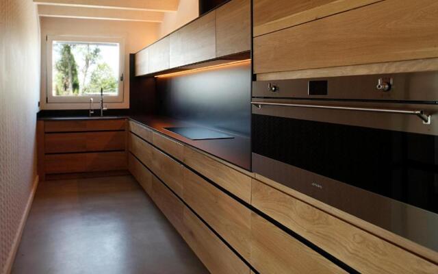 FridaysFlats, Beautiful Villa With Pool