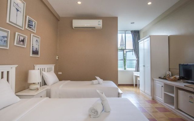 Feung Nakorn Balcony Rooms & Cafe