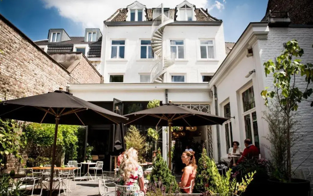 Fitz-Roy Urban Hotel Bar and Garden
