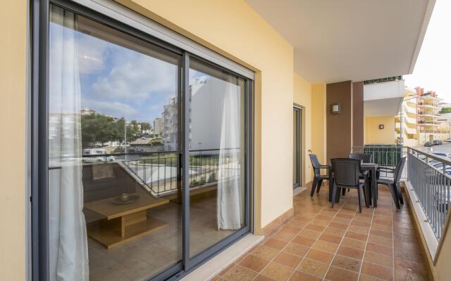 B08 - Central 2 Bed with Spa and Pool