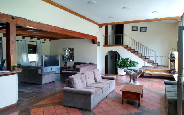 OYO Del Verde Hotel