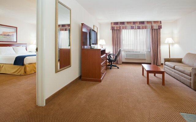 Holiday Inn Express Farmington - Bloomfield by IHG