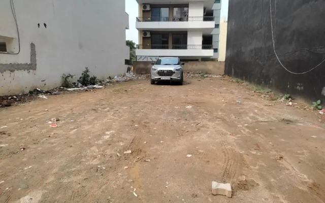 Saltstayz Express - Golf Course Road & DLF Phase-1