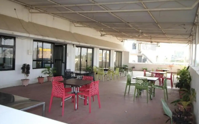 Hotel Girnar