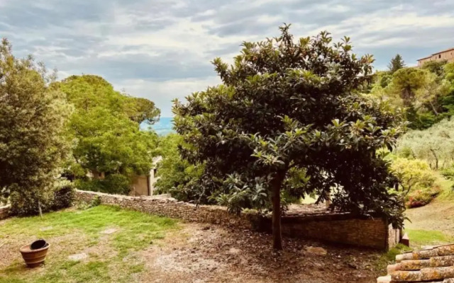 Tranquil Lakeside Stay for 4 Guests