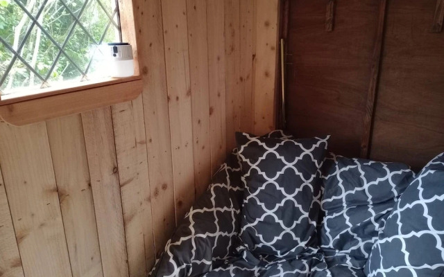 Llandovery - Cabin - Sleeps 2 - Parking - Garden