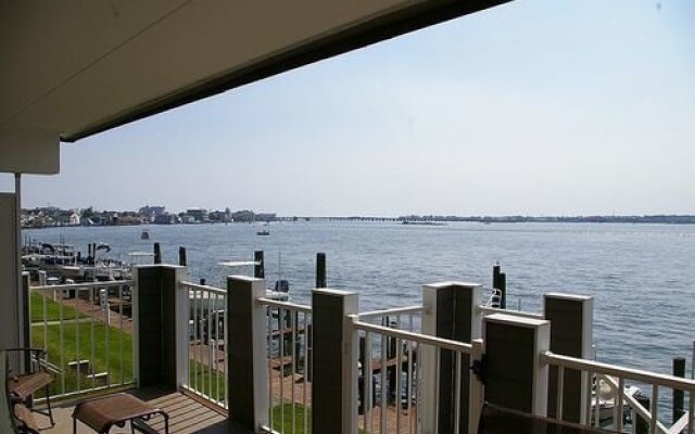 Harbour Island 39F by RedAwning