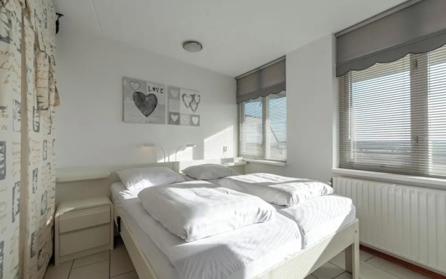 Lovely Apartment Beachside With Balcony