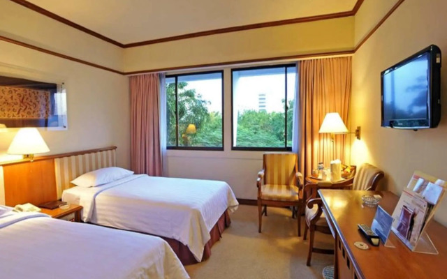 Elmi Hotel