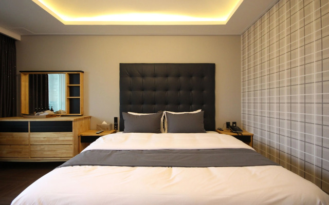 Brown Dot Hotel Jinhae