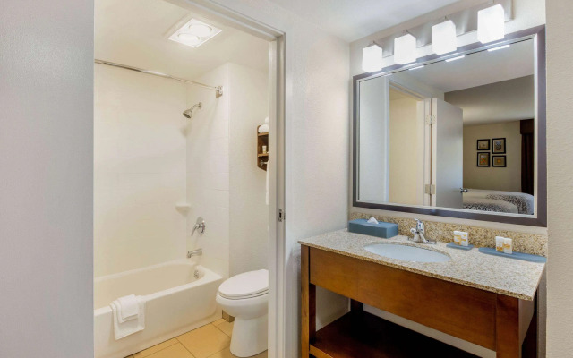 La Quinta Inn & Suites by Wyndham Oakland - Hayward