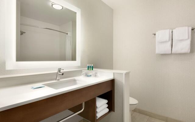 Holiday Inn Express & Suites Salisbury by IHG