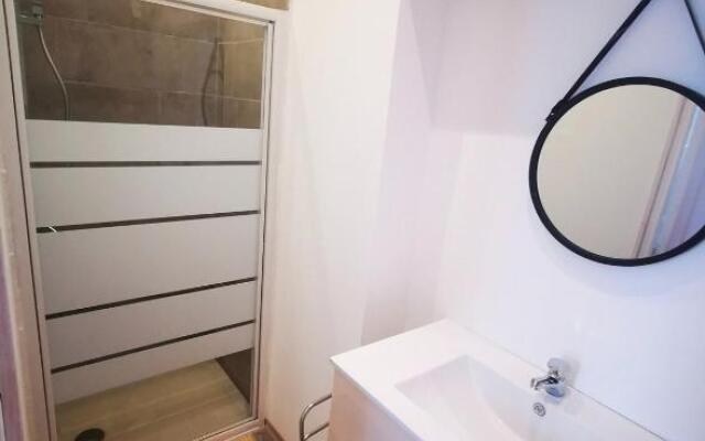 Studio meublé rez-de-chaussée