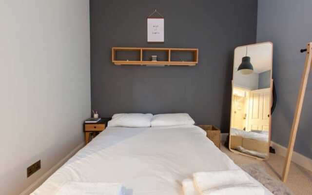 1 Bedroom Flat In Edinburghs New Town