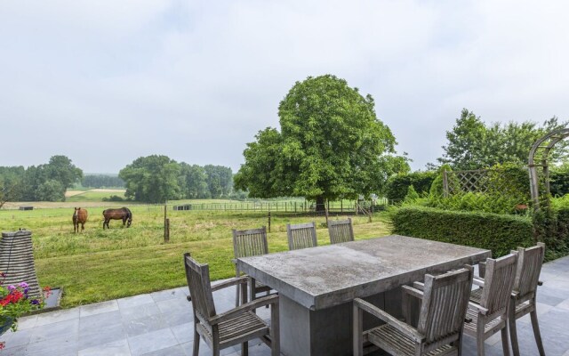 Elegant Farmhouse in Michelbeke - Brakel With Terrace, Garden