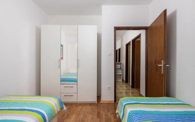 House Rose With Private Pool And Garden