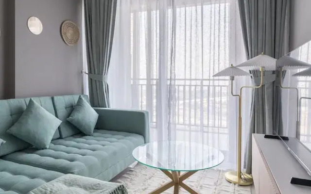Quiet 1BR with river view