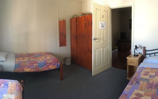 The Friendly Hostel – Guest Rooms – Hervey Bay