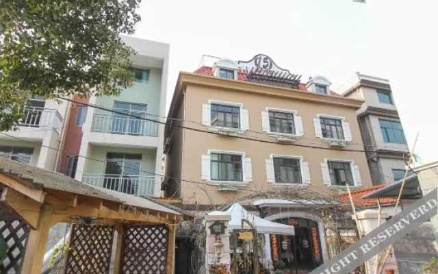 No.15 Holiday Hotel