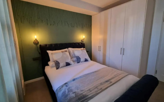 Accommodation Front - Prestigious 2 Sleeper Apartment with Harbour Views