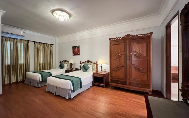 Riverside Hotel