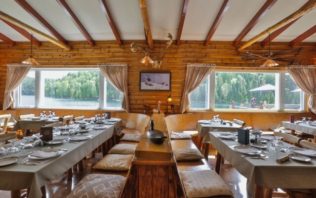 Kan-à-Mouche Pourvoirie Auberge et Chalets