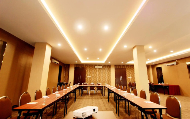 Viva Hotel Kediri, Azana Hotels Collection