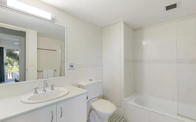 White Crest Apartments
